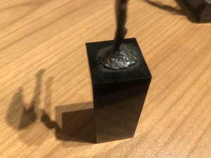 Corry Ammerlaan - Prachtig beeldje " Vrouw in de wind " kopen? Bied vanaf 20!