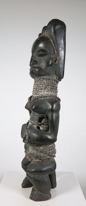 Fang - Houten gestoken voorouderbeeld omwonden met touw kopen? Bied vanaf 1!