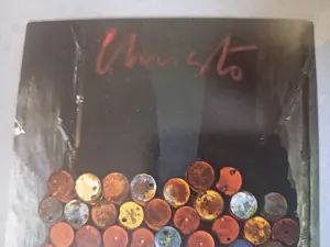 Christo - Walls of Oil Barrels-Iron Curtain, Paris, 1962 kopen? Bied vanaf 250!