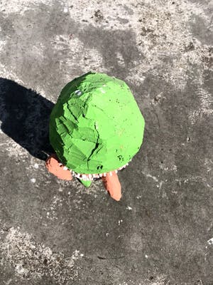 Peter Bastiaanssen - Groene Houten Kabouter Beeld kopen? Bied vanaf 1!