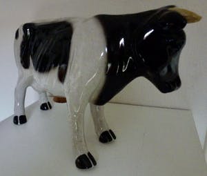 Niet of onleesbaar gesigneerd - Grote zwart bonte Koe, waarschijnlijk als reclamemateriaal in Slagerij? kopen? Bied vanaf 1!