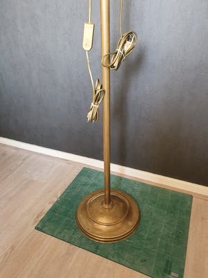Curiosa - Dubbele koperen vloerlamp met melkglazen kappen, Art Deco stijl kopen? Bied vanaf 150!