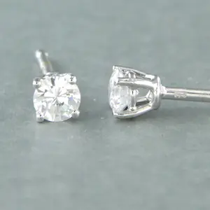 18k witgouden oorknoppen bezet met briljant geslepen diamant 0.20ct F/G VS/SI kopen? Bied vanaf 260!