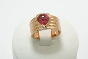 07 - Exclusieve 9Krt rosé gouden ring met grote cabochon geslepen steen kopen? Bied vanaf 230!