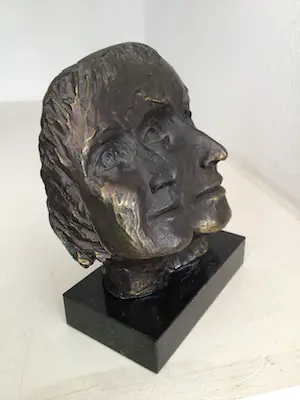 Astrid Veldhuyzen-Koppen - Sculptuur “ TWEE GEZICHTEN “. Gesigneerd kopen? Bied vanaf 1!