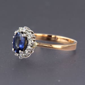 18K Goud - entourage ring met saffier en briljant geslepen diamant kopen? Bied vanaf 395!
