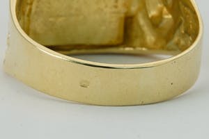 2548 -  geel-gouden Zegelring met cabochon geslepen zwarte steen - gekeurd kopen? Bied vanaf 280!