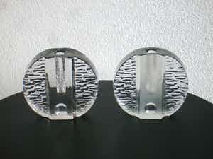 Niet of onleesbaar gesigneerd - Hein Düsterhaus - TWEE SOLIFLEUR VAASJES van kristalglas verkocht voor € 1!