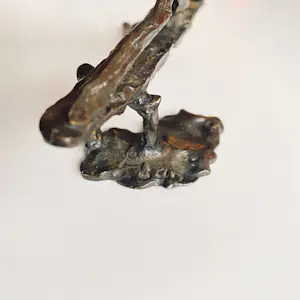 Corry Ammerlaan - Abstract mensfiguur in balans op een plank– CAN gesigneerd kopen? Bied vanaf 60!