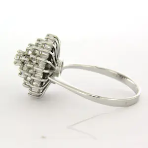 Acheter18k witgouden rozetring bezet met diamanten totaal 0.40 ct - rm 18.25? Enchérissez de 800!