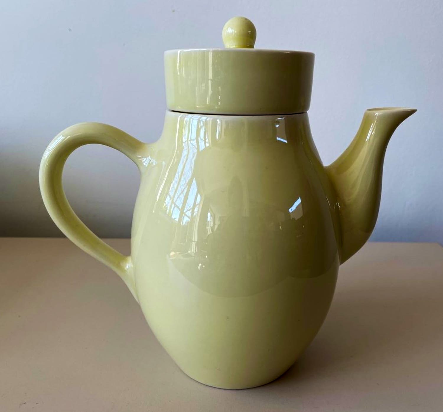 Han Knaap - Theepot, pastel geel uitvoering door St. Maarten Porcelein verkocht voor € 1!