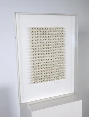 Agnes Juten - Keramiek, Variatie op een thema (in plexiglas box) kopen? Bied vanaf 100!