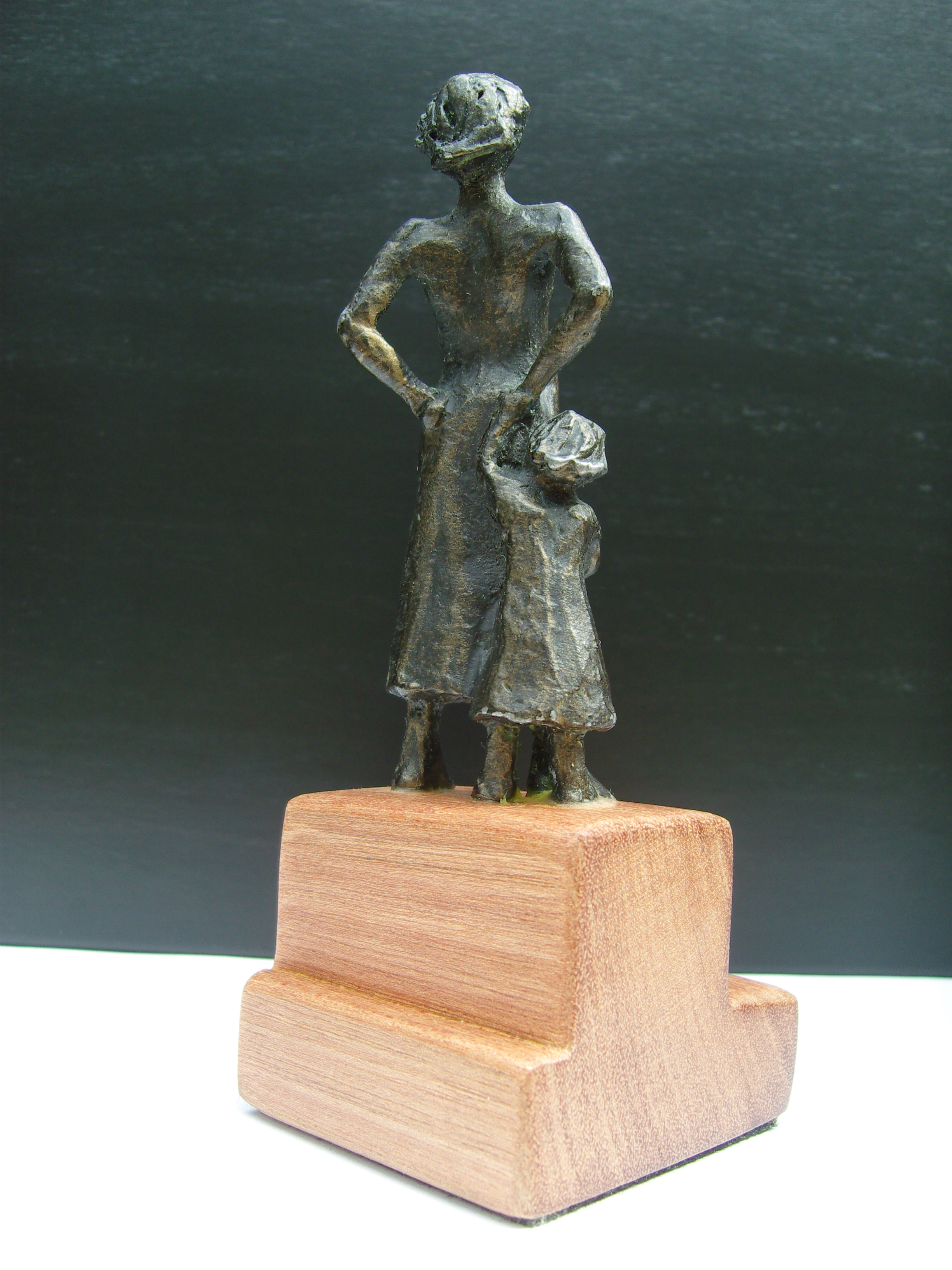 Brons (Onbekend) - Bronzen beeldje van zwangere moeder en haar dochtertje. kopen? Bied vanaf 50!