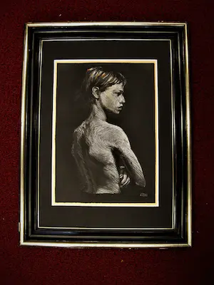 Niet of onleesbaar gesigneerd - Groot & Intrigerend Pastel portret halfnaakte jongen - in dure lijst! kopen? Bied vanaf 1!