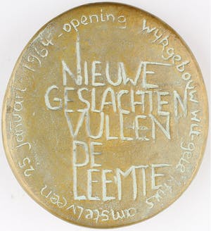 Inka Klinckhard - Bronzen penning: Opening wijkgebouw Wit-Gele Kruis Amstelveen, 1964 kopen? Bied vanaf 125!