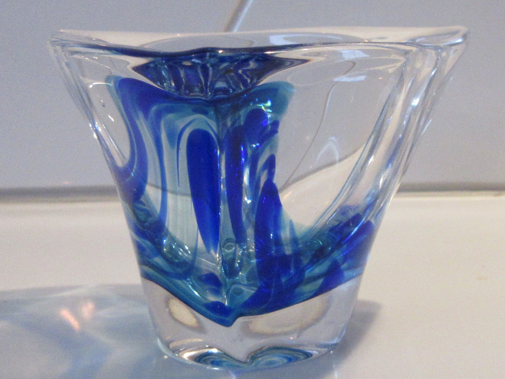 Max Verboeket - Mooi klein kunstglazen asbakje met blauwe slingers kopen? Bied vanaf 15!