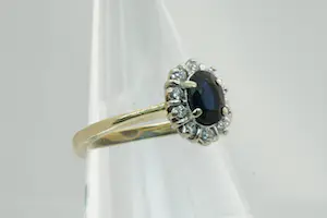 70- Sierlijke 14 krt goud & diamanten ring met diep-blauwe saffier - klein model kopen? Bied vanaf 220!