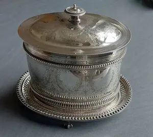 Atkin Brothers - Victoriaans zwaar verzilverde biscuit trommel ca. 1890 kaufen? Bieten Sie von 75!