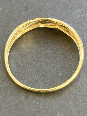 14 karaats geelgouden ring met een diamantje kopen? Bied vanaf 90!