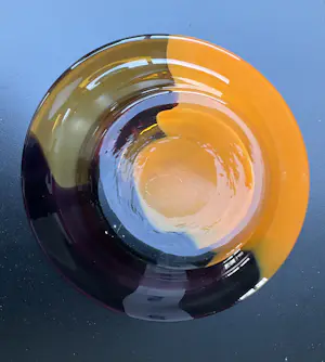 Bernard Heesen - GLAZEN SCHAAL IN DRIE KLEUREN kopen? Bied vanaf 80!