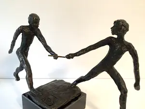 Astrid Veldhuyzen-Koppen - Sculptuur “ De estafette lopers “. zeldzaam kopen? Bied vanaf 99!