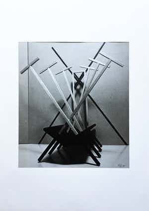 Hans Eijkelboom - fotoprint op papier, tafel in vorm van trog, 1985, unica verkocht voor € 150!