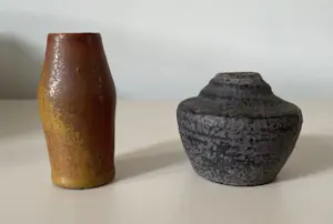 Mobach Keramiek - Twee Bibelot vaasjes kaufen? Bieten Sie von 1!