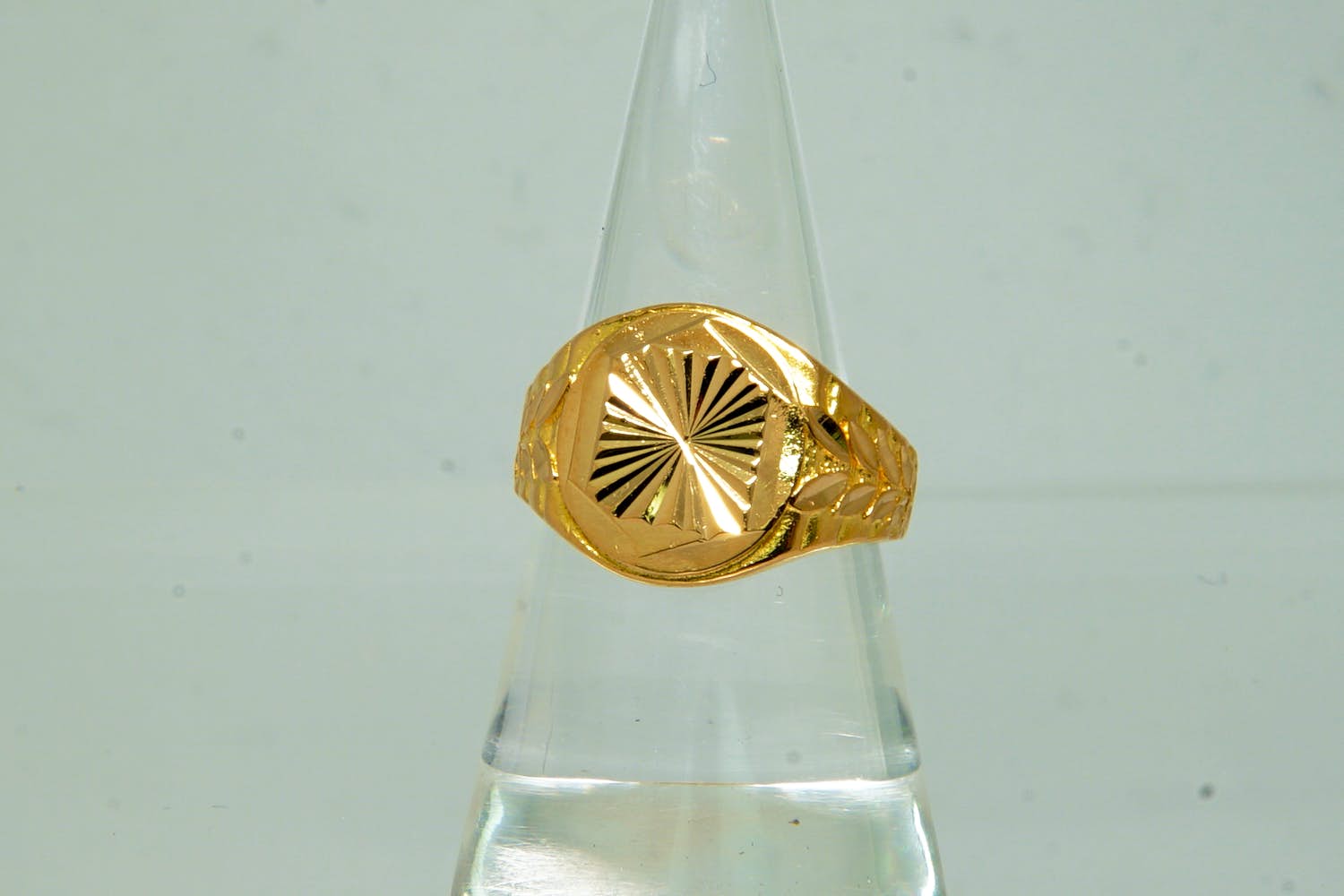 74 - Vintage zo goed als nieuwe hoog gehalte 22krt geel gouden zegelring kopen? Bied vanaf 260!