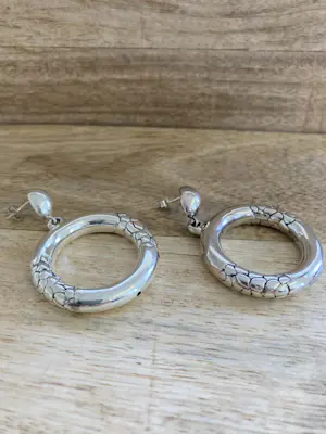 Zilveren bewerkte oorringen met stift en poussette kopen? Bied vanaf 25!