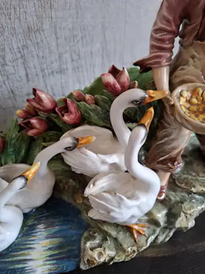 Real Fabbrica Capodimonte - prachtig beeld met vaas kopen? Bied vanaf 150!