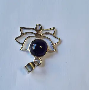 nieuwe Lotus hanger gemaakt van 925 sterling zilver met een Amethist edelsteen kopen? Bied vanaf 50!