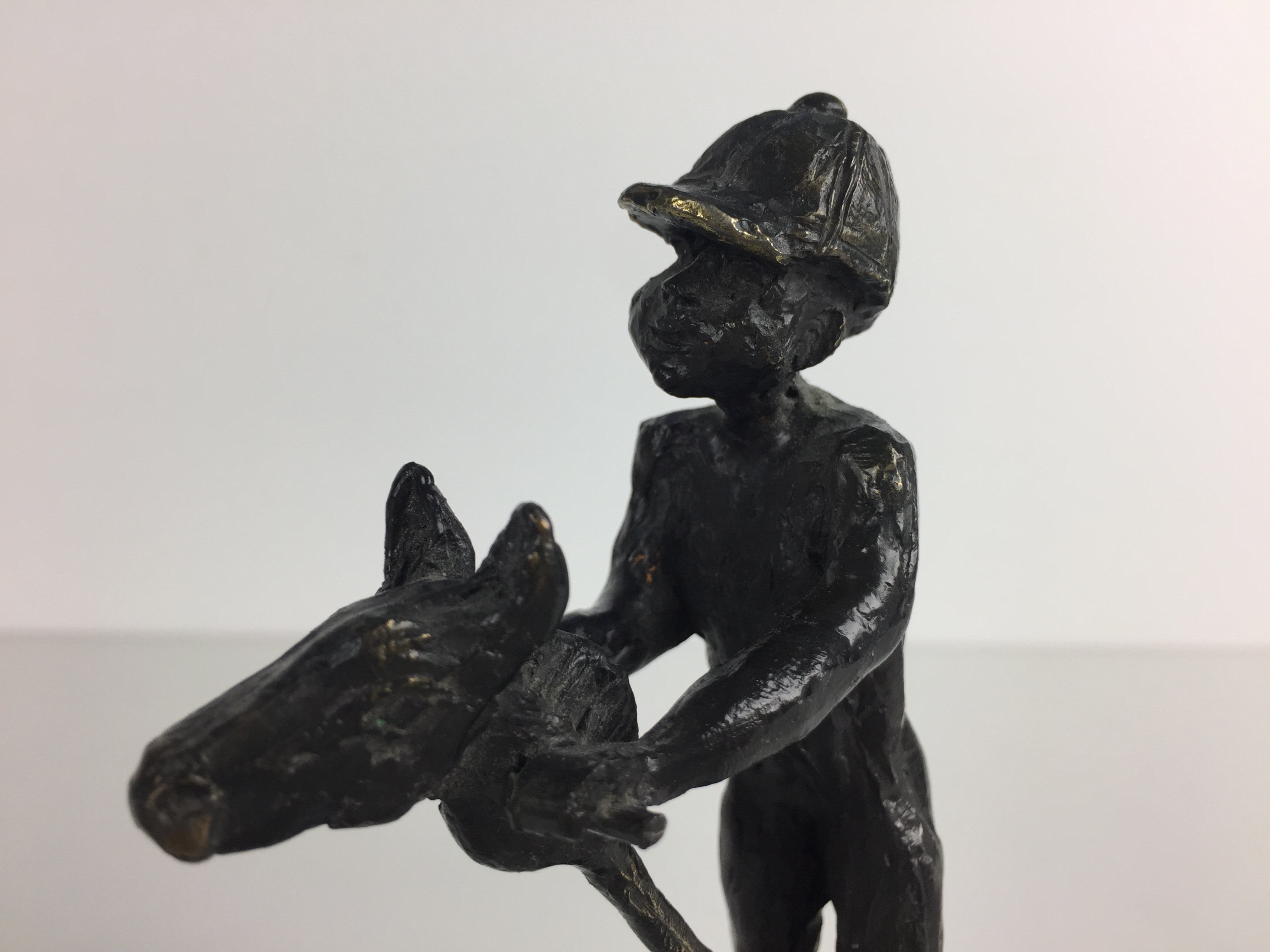 Astrid Veldhuyzen-Koppen - jongetje met speelgoedpaardje kopen? Bied vanaf 69!