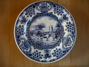 Niet of onleesbaar gesigneerd - Bord Wandbord Regina 1986 kopen? Bied vanaf 1!