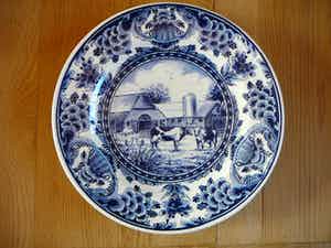 Niet of onleesbaar gesigneerd - Bord Wandbord Regina 1986 verkocht voor € 1!