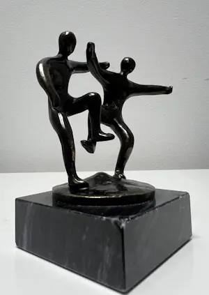 Corry Ammerlaan - handgesigneerde sculptuur | 'Samen spelen' kopen? Bied vanaf 20!