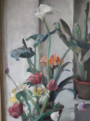 Gerrit Neven - doorkijkje met vensterbank waarop bloemen in vaas en (bloeiende) planten kopen? Bied vanaf 225!