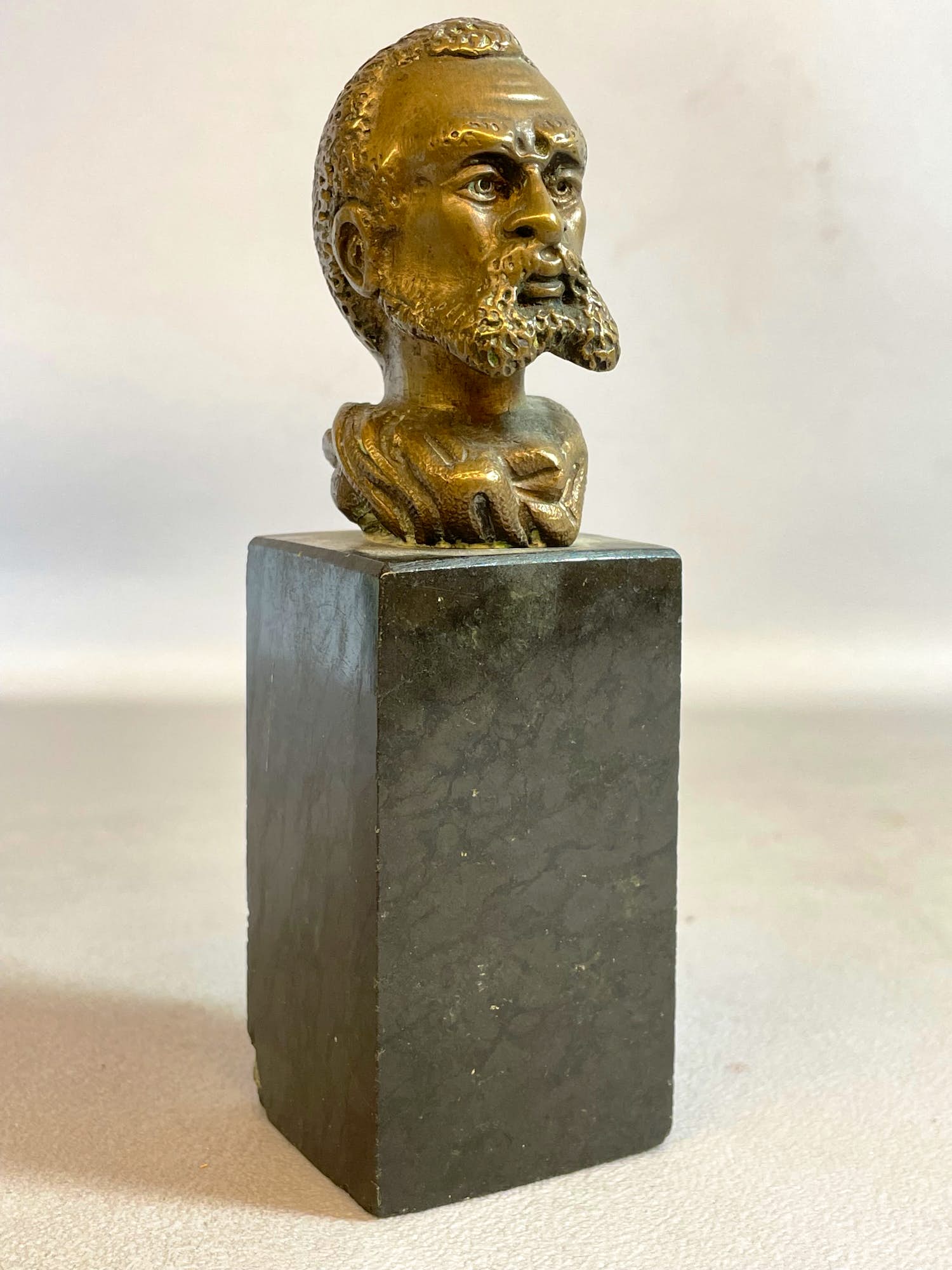 Ethiopie - 230122- Extremly Rare Antique Haile Selassie bronze buste on sokkel - Ethiopia. verkocht voor € 225!