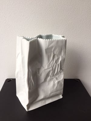 Tapio Wirkkala - Papieren Zak Vaas biscuit (mat) porselein voor Rosenthal 1977 h 19 cm kopen? Bied vanaf 69!