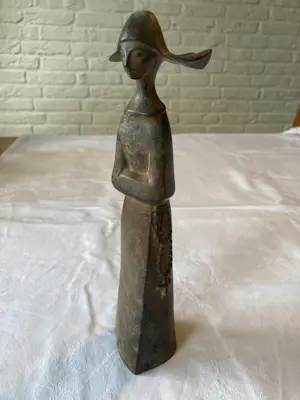 Brons (Onbekend) - Bronzen beeldje van een non, modernistisch abstract kopen? Bied vanaf 50!