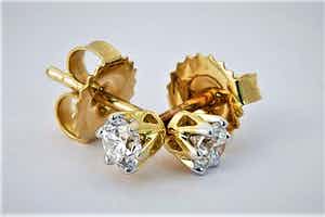 1223- Exclusieve set 18 krt geelgouden oorstekers - ca. 0.36ct diamant - gekeurd verkocht voor € 165!