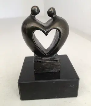 Corry Ammerlaan - Sculptuur “ HART VOOR ELKAAR “ kopen? Bied vanaf 1!