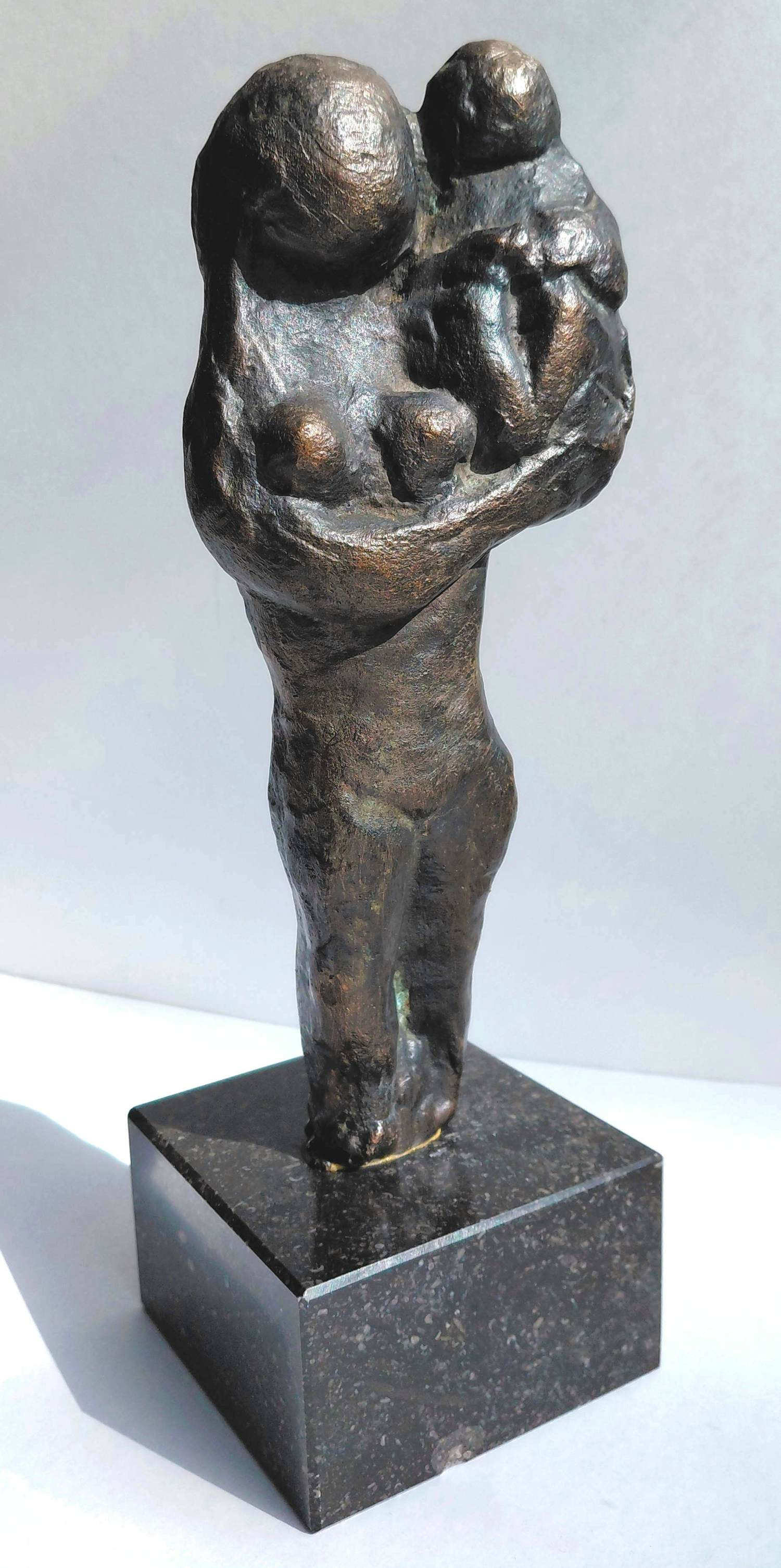 Gene Eggen - Moeder en kind, bronzen beeld kopen? Bied vanaf 475!