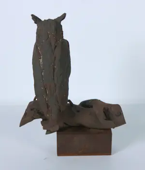 Paul Beckers - Twee sculpturen van ijzer en terracotta, Vogels (oehoe en uiltjes) + boek! kopen? Bied vanaf 200!