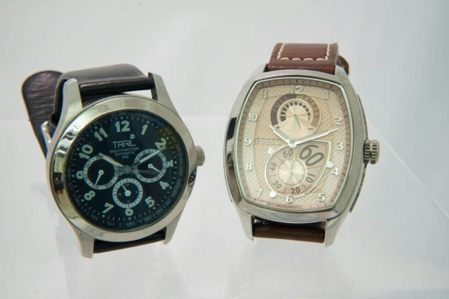 61 - Twee Stalen Unisex polshorloges met lederenbanden Fossil/Trail Automaten kopen? Bied vanaf 20!