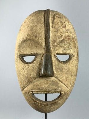 Pende - 210124 - Old African mask from the Pende - Congo kopen? Bied vanaf 35!