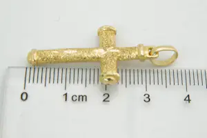 55 - 18 karaat geel gouden kruis hanger kopen? Bied vanaf 260!