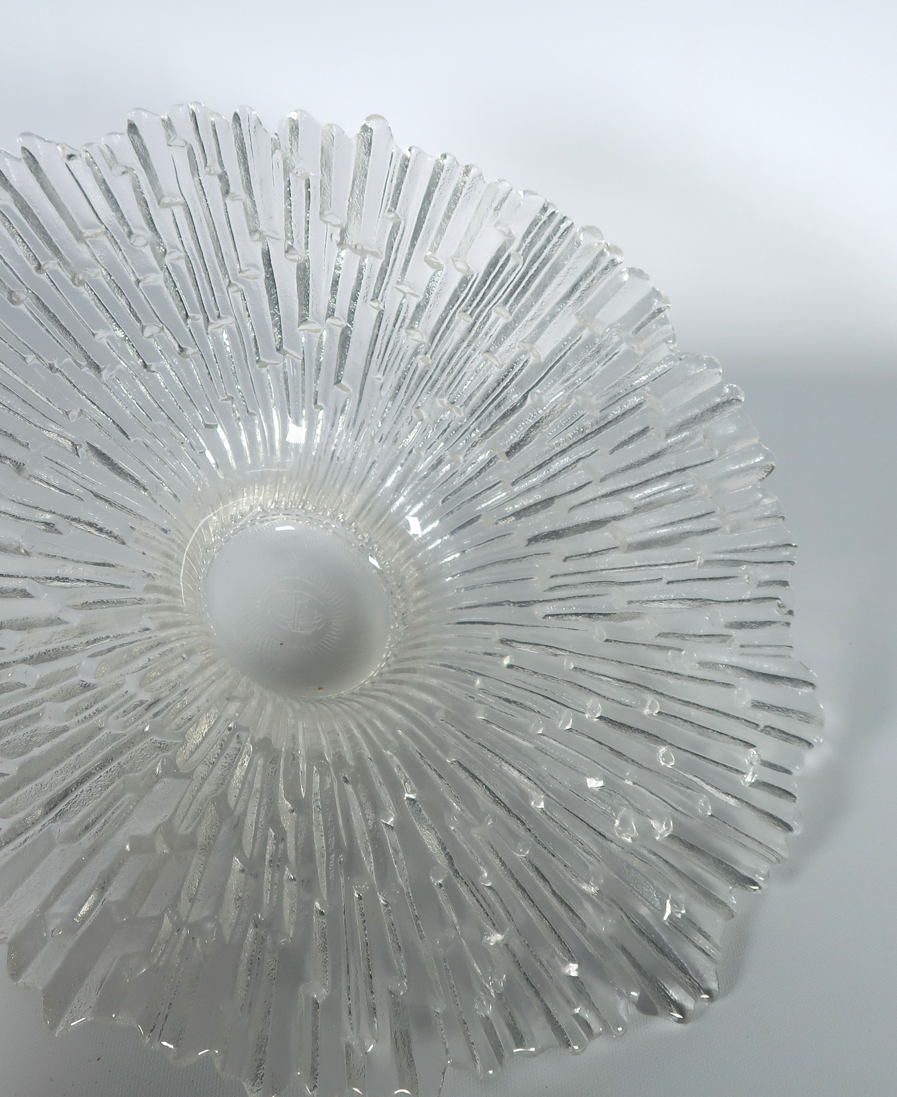 Niet of onleesbaar gesigneerd - Glas, Platte schaal kopen? Bied vanaf 1!