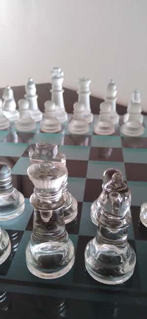 Glazen schaakspel, mat en helder glas verkocht voor € 60!