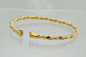 12 - Fraai afgewerkte 20Krt geel gouden  armband gedraaid model kopen? Bied vanaf 1105!