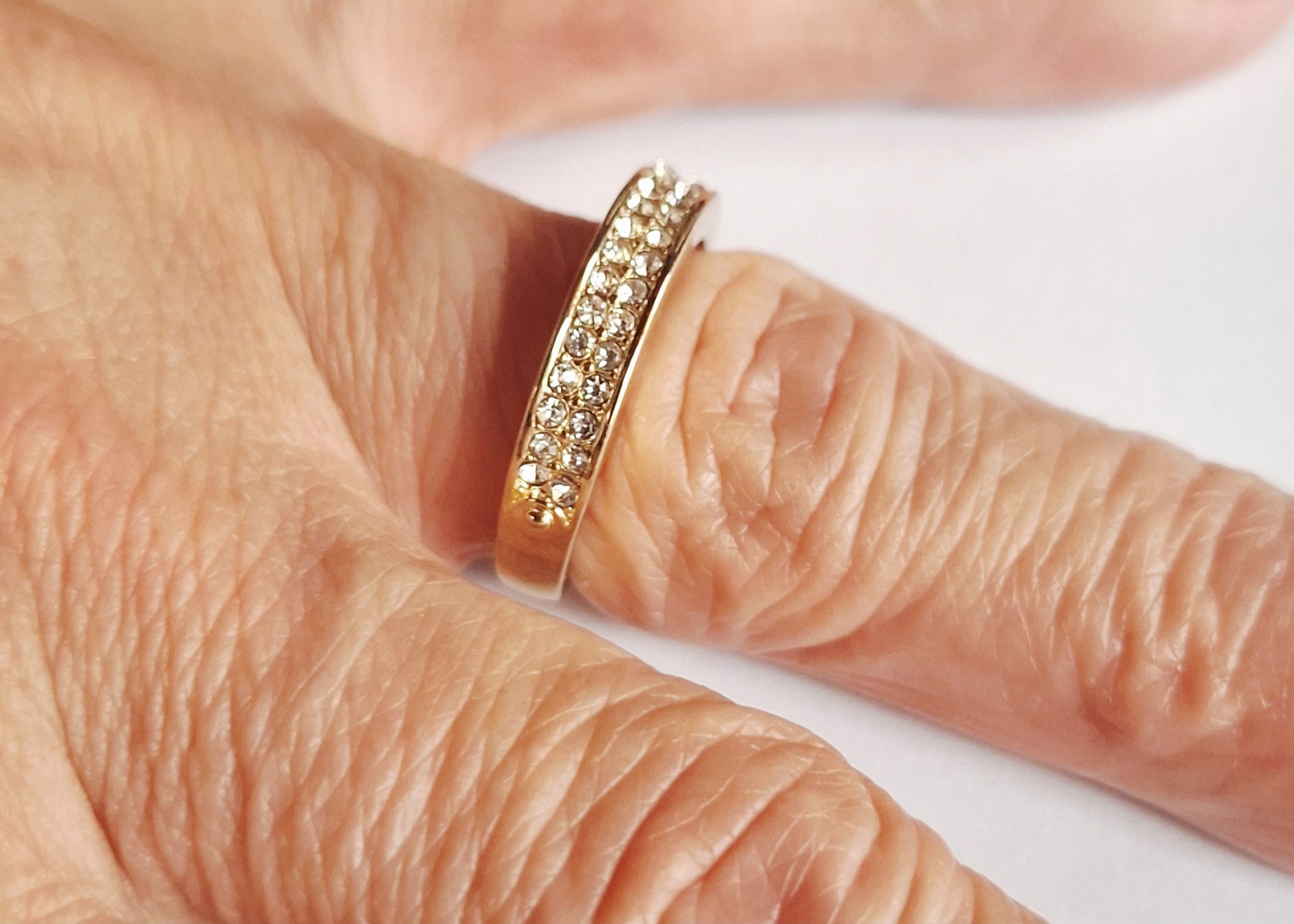 Buy Nieuwe 10-karaats goud op zilveren ring met een 32-facet geslepen bergkristal? Bid from 45!